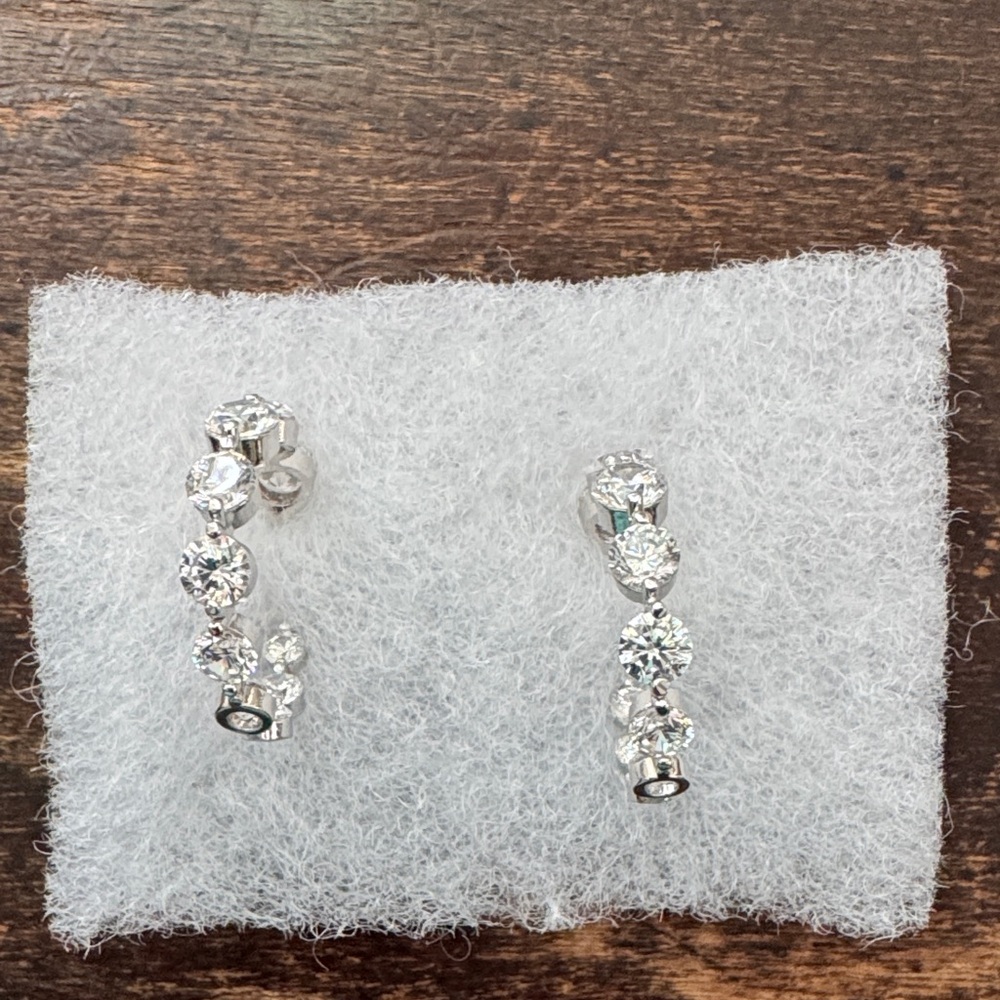 Melinda Maria Silver and Diamondette ‘She’s An Icon’ 1-inch Hoop Earrings
